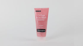 Neutrogena Oil-Free Pink Grapefruit Face Scrub, Salicylic Acid Acne Face Wash, 6.7 fl oz
